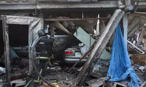 A rescue member works at a site of a Russian air strike, amid Russia's attack on Ukraine (Photo/Reuters)