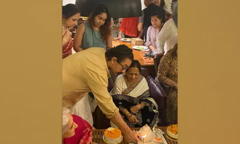 Aamir Khan with mother Zeenat Hussain (Instagram)