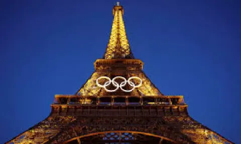 Eiffel Tower with the Olympics rings (Photo/Reuters)