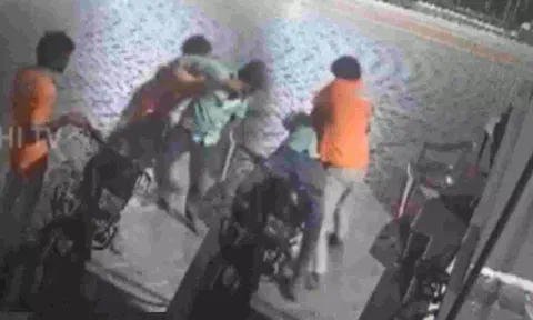 Petrol bunk employee beats up auto driver over dispute in Ulundurpet, video goes viral