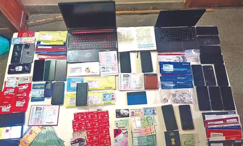 Seized mobiles and sim cards (File photo)
