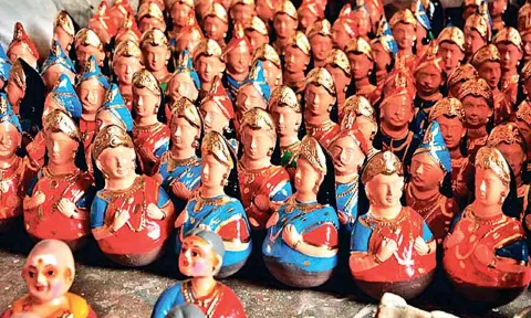 Thalayatti Bommai&nbsp;