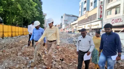 GCC Commissioner J Radhakrishnan and the civic body officials inspected the construction of the flyover&nbsp;