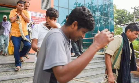 Economic Offences Unit personnel leave with the accused arrested for the alleged irregularities in NEET-UG exams 2024 case (PTI)
https://www.deccanchronicle.com/nation/current-affairs/neet-ug-row-5-more-held-in-bihar-for-paper-leak-900565