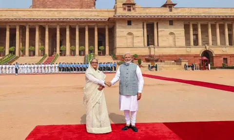 Prime Minister Narendra Modi with his Bangladeshi counterpart Sheikh Hasina during her ceremonial reception (Photo: PTI)