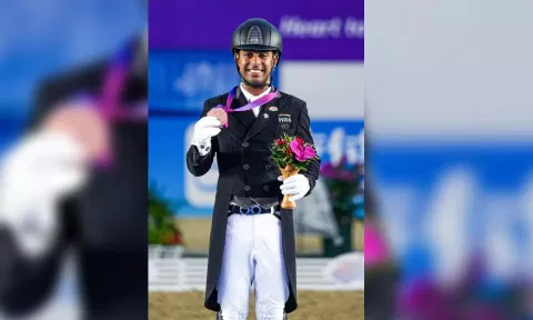 &nbsp;Anush Agarwalla with his Hangzhou Asian Games medal