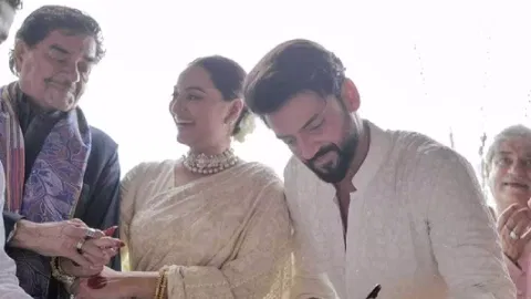 Veteran actor Shatrughan Sinha, Sonakshi and her husband Zaheer Iqbal&nbsp;