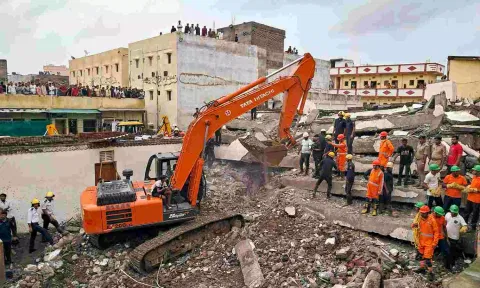 &nbsp;Surat officials and others during a rescue operation after a building collapse, in Surat (PTI)