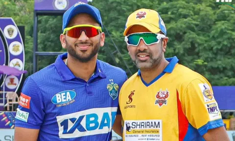 Shahrukh Khan and Ashwin during toss session (X)