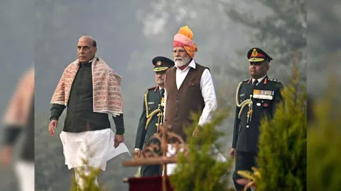 Prime Minister Narendra Modi with Defence Minister Rajnath Singh (Photo/ANI)