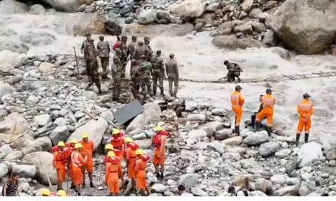 &nbsp;Rescue and restoration work underway following a cloudburst, at Samej village (PTI)