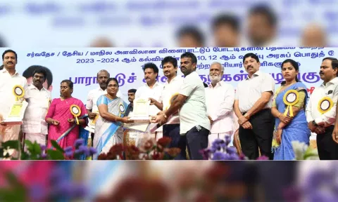 Ministers Udhayanidhi Stalin and Anbil Mahesh Poyyamozhi felicitating achievers from private schools in Chennai on Sunday&nbsp;