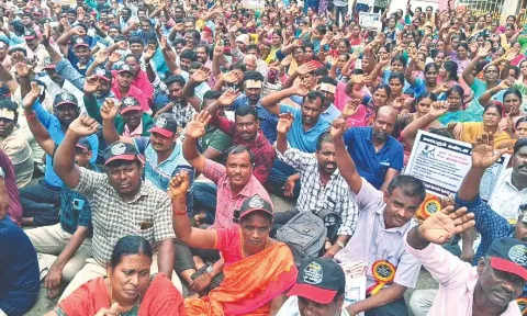 Candidates who cleared TET stage protest in Tiruchy