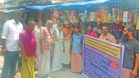 Devotees during the signature drive in Swamimalai on Tuesday&nbsp;
