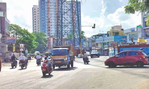 CMRL barricade, threat to MTH road commuters