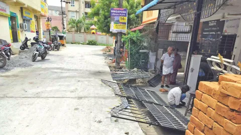 Ground level of homes sinks below road height&nbsp;