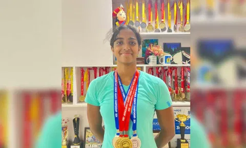 &nbsp;Deeksha Sivakumar with the medals she won at state selection