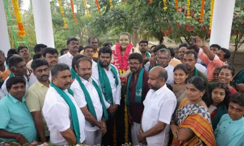 &nbsp;BJP state president K Annamalai paid his respects to late farmer’s leader NS Palanisamy in Tirupur on Tuesday.&nbsp;