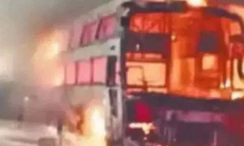 Omni bus catches fire in Puzhal, passengers escape