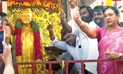 DMDK general secretary Premalatha unveiling late Vijayakant’s statue at Koyambedu office on Sunday 

