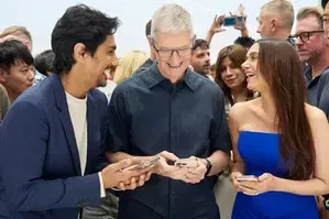 &nbsp;Aditi Rao Hydari and Siddharth with Apple CEO Tim Cook (IANS)