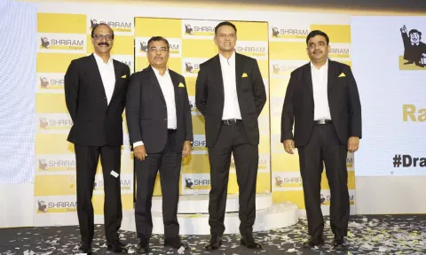 Rahul Dravid with Sriram Group members