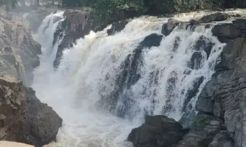 Hogenakkal Falls