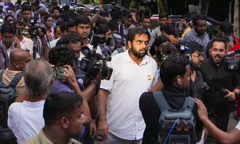 A delegation of junior doctors moves to board a bus from their dharna site near Swasthya Bhawan for a meeting with West Bengal Chief Minister Mamata Banerjee at her Kalighat residence, in Kolkata (PTI)