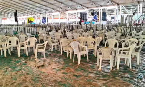 &nbsp;Mud and waterlogging at the SP College grounds, where Prime Minister Narendra Modi was scheduled to address a public rally, after heavy rains, in Pune (PTI)