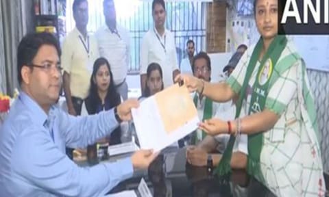 JMM's Kalpana Soren files nomination from Gandey Assembly constituency (Photo/ANI)