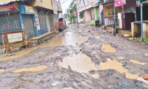 Damaged stretch on Gouthaman Street between Pammal and Anakaputhur&nbsp;