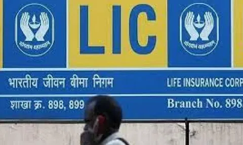 LIC Q2 net profit slips 4% to Rs 7,621 crore
