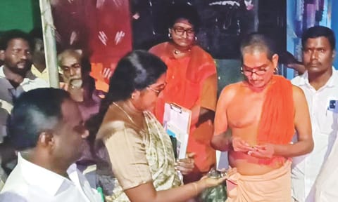 Suryanar Koil Mutt pontiff hands over charge to HR&amp;CE officials