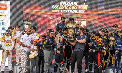 Team Goa Aces atop the podium with the trophy