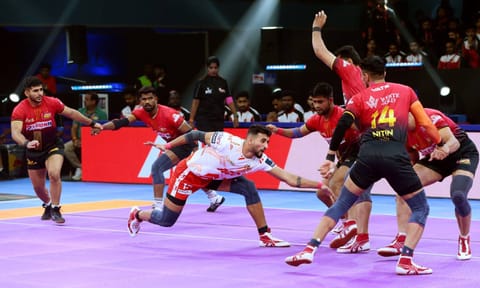 Gujarat's Guman Singh goes for a raid against Bengaluru Bulls