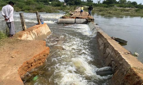 The damaged causeway across Kosasthalaiyar in Tiruvallur&nbsp;