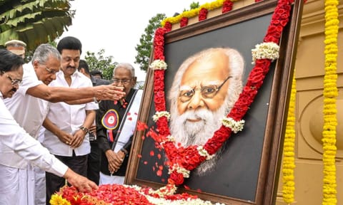 Kerala Chief Minister Pinarayi Vijayan with Tamil Nadu Chief Minister MK Stalin during the inauguration of the Thanthai Periyar Memorial and Periyar Library, established in honour of Dravidar Kazhagam founder Periyar E V Ramasamy, at Vaikom in Kottayam (PTI)