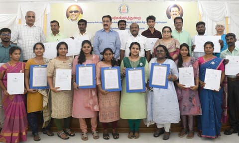 Minister of Higher Education Govi Chezhiaan provide welfare schemes for college students