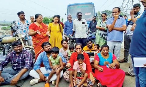 Residents block the Ottiyambakkam main road to protest official delay in pumping water from their locality