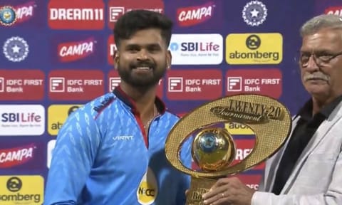 Shreyas Iyer (X)
