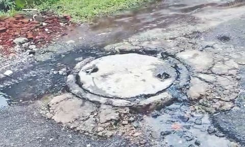 Sewage overflows from manhole at Anna Nagar 4th Street in Korattur&nbsp;