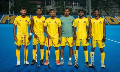 &nbsp;(L-R) Pruthvi GM, Anand.Y, Selvam Karthi, Assistant Charles Dixon, Dilipan. M, Arun.J
