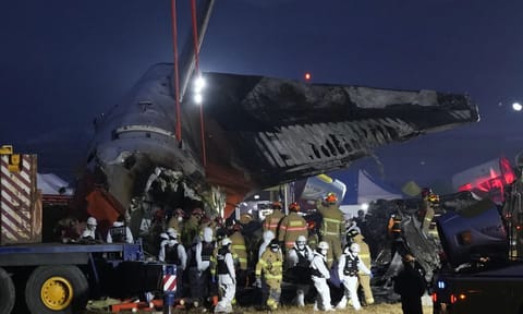 Rescue service at South Korea plane crash (AP)