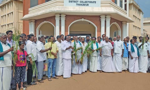 Thanjavur farmers on Thursday staged a protest demanding proper crop damage assessment&nbsp;