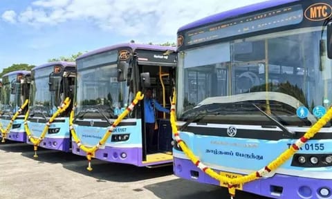 low-floor buses&nbsp;