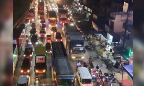 Traffic congestion at Singaperumal Koil Road (Screengrab from Thanthi TV)