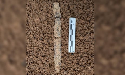 A team of archaeologists has unearthed a 13-centimetre-long iron knife at Marungur in Cuddalore district (X)&nbsp;