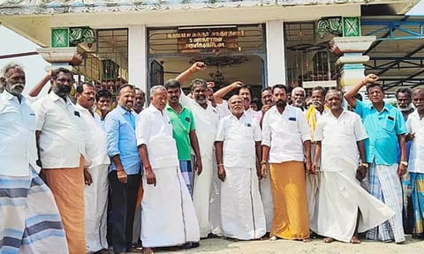 Villagers in Kattuparamakudi protest against individuals trying to encroach temple