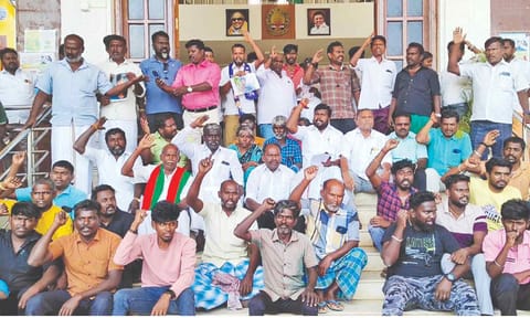 Aggrieved family members of the deceased stage a protest at Theni Collectorate, on Saturday