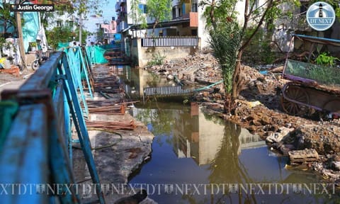 The under-construction drain at Thoraipakkam into which the child fell despite the barricades (Photo: Justin George)&nbsp;